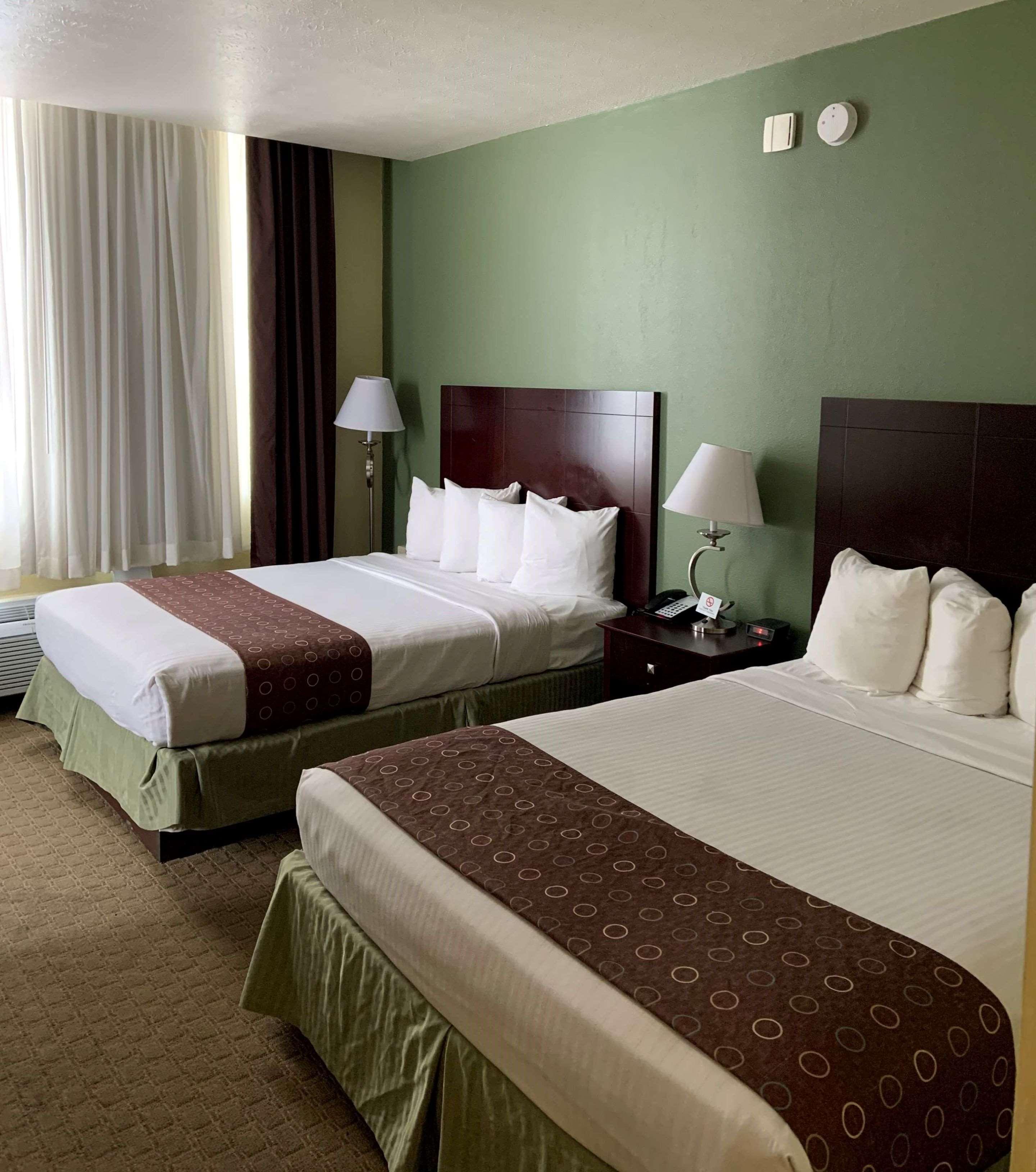 Best Western Airport Inn & Suites Cleveland Brook Park Extérieur photo
