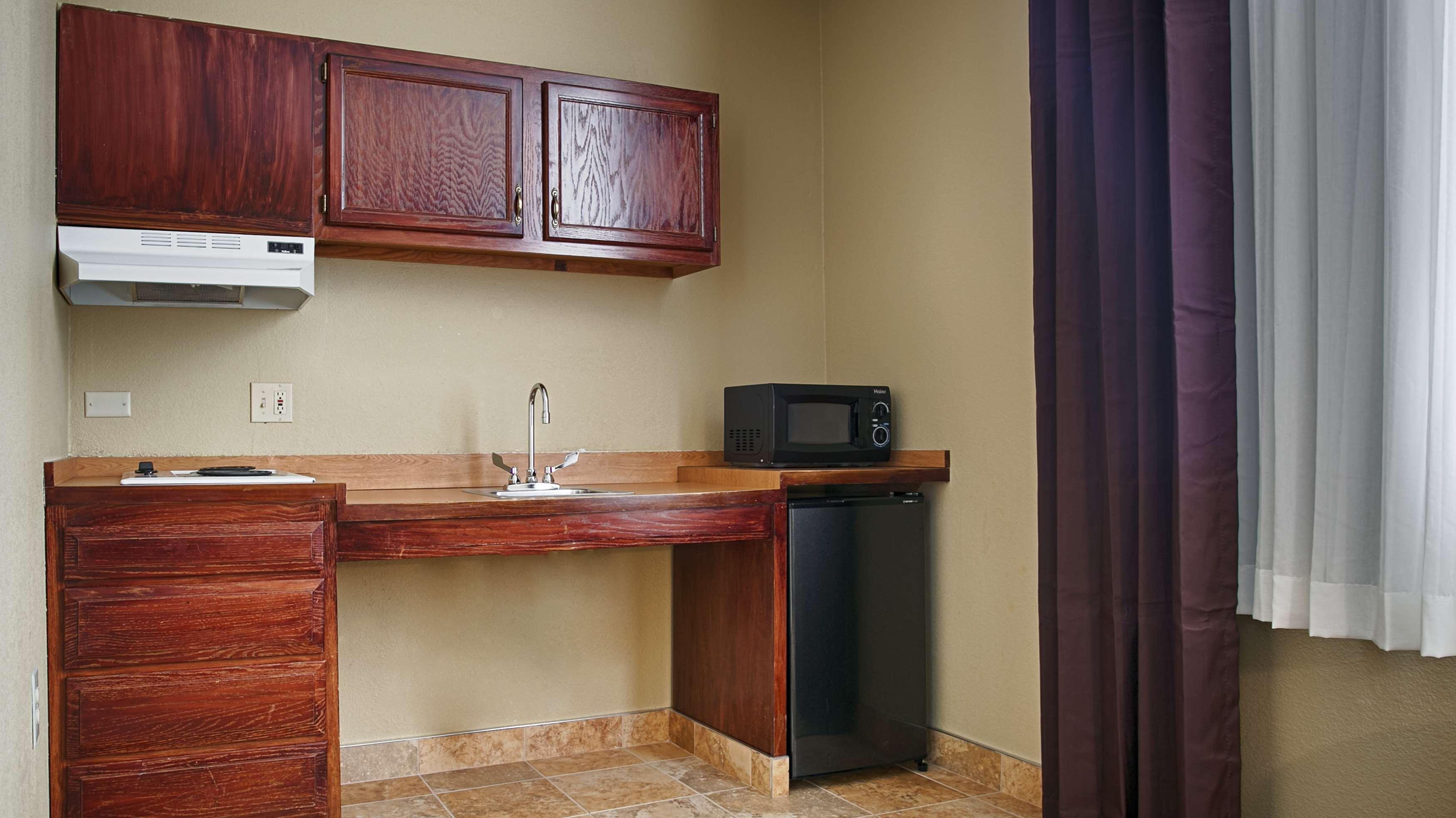Best Western Airport Inn & Suites Cleveland Brook Park Extérieur photo