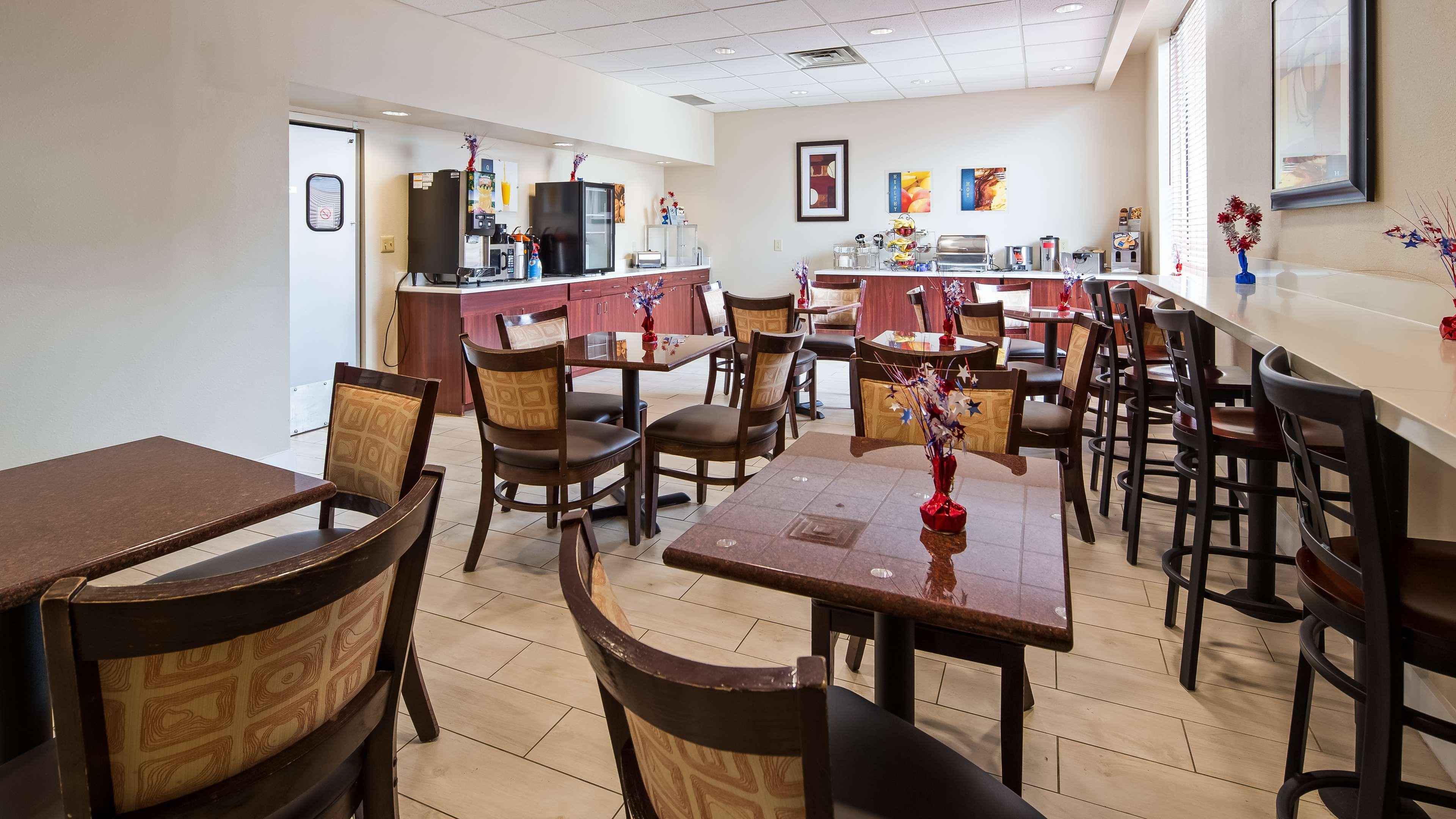 Best Western Airport Inn & Suites Cleveland Brook Park Extérieur photo